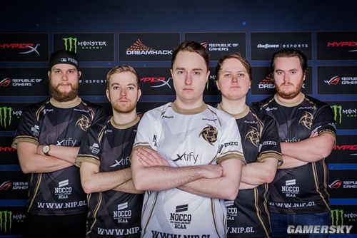 己的身份角 己的身份角