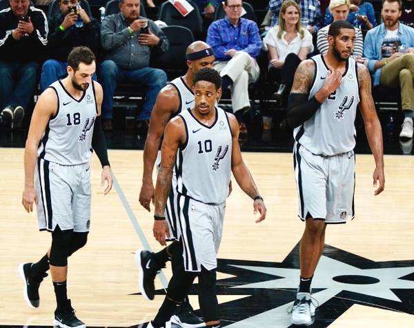 回眸带风 回眸带风